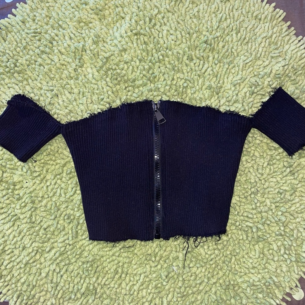 Zip Up Off the Shoulders Crop Top